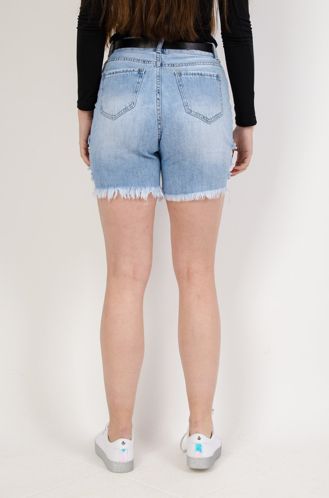 Jeansowe bermudy z przetarciami 