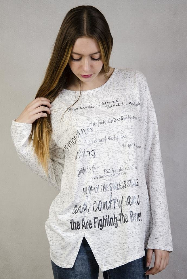 Jasnoszara bluzka z czarnymi napisami