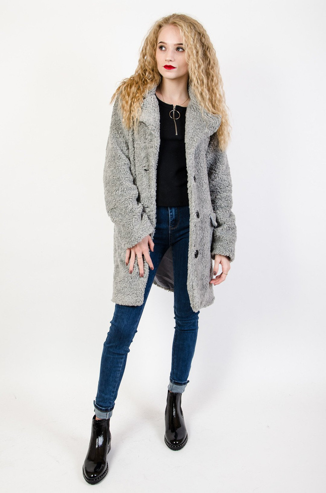 Szary pluszowy płaszcz zapinany na guziki