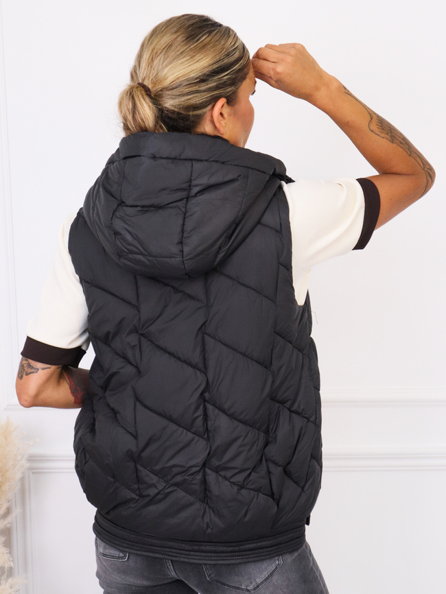 PIKOWANA KAMIZELKA Z KAPTUREM I ZATRZASKAMI PO BOKACH- CZARNA