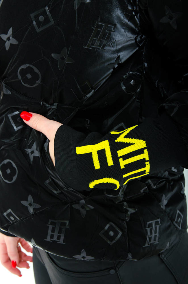 CZARNA PUCHOWA KURTKA WE WZORY LOUIS POŁYSKUJĄCA