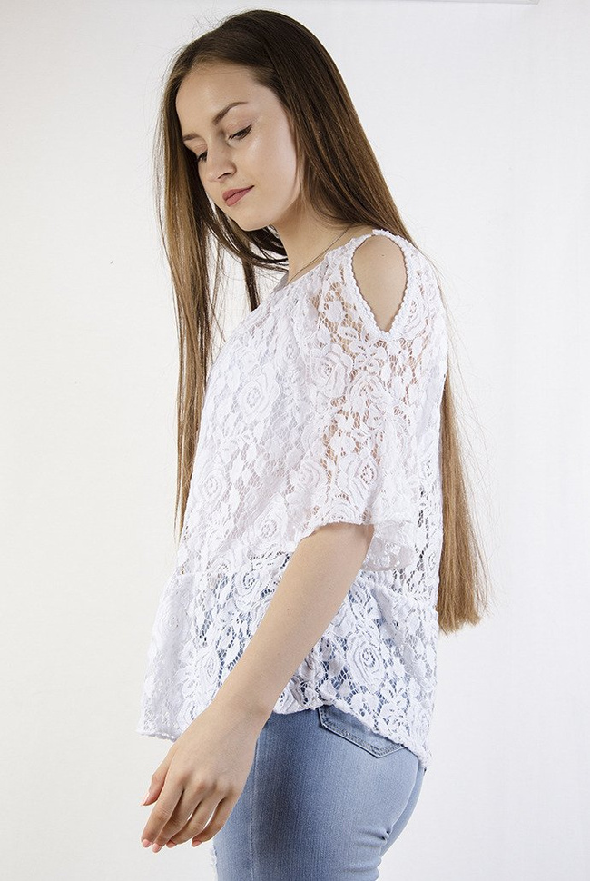 Koronkowa biała bluzka z odkrytymi ramionami