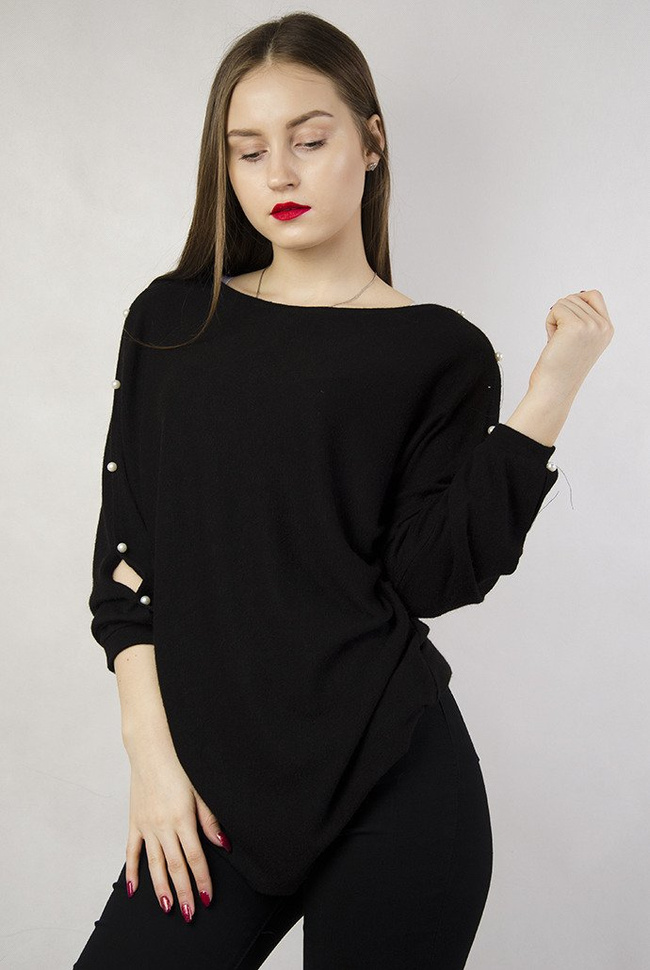 Czarna bluzka z perełkami na rękawach