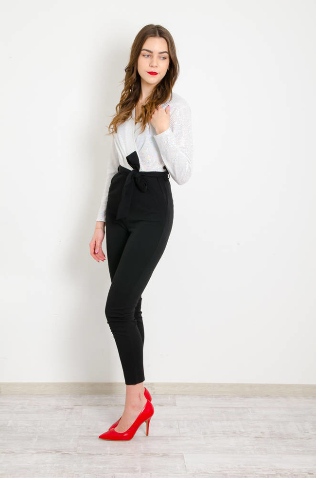 CZARNO-BIAŁY DŁUGI ELEGANCKI KOMBINEZON Z CEKINAMI