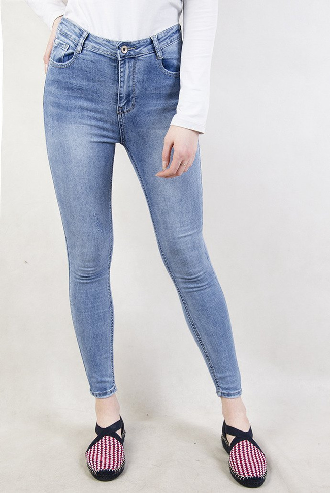 Jasne spodnie jeansowe dopasowane