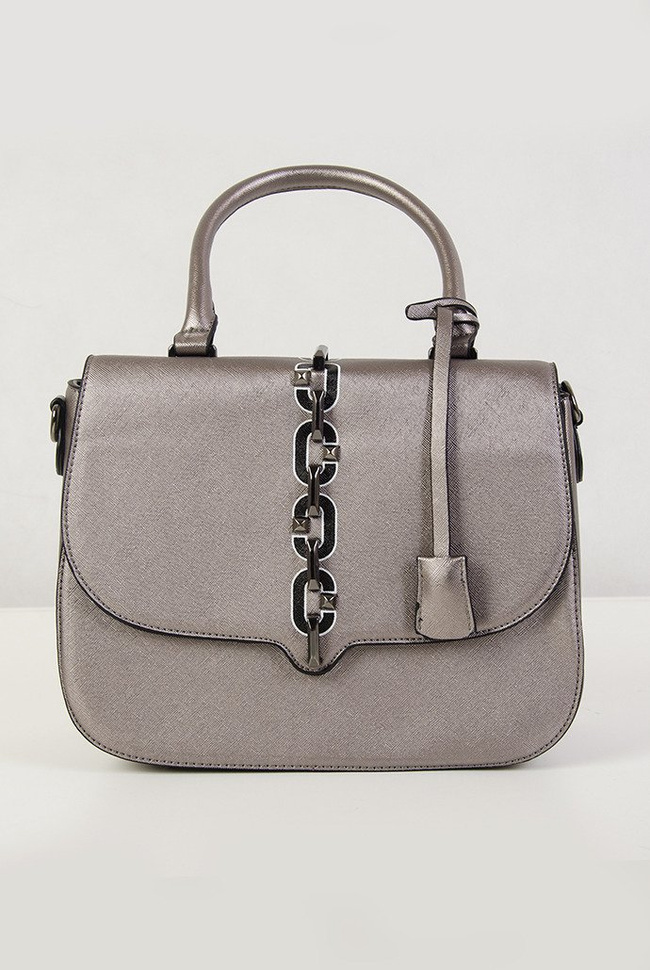 Srebrna torebka ze zdobieniem