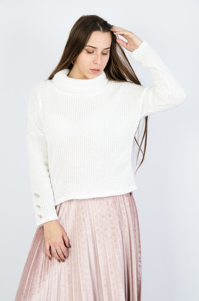 WŁOCHATY SWETER Z GOLFEM W KOLORZE BIAŁYM