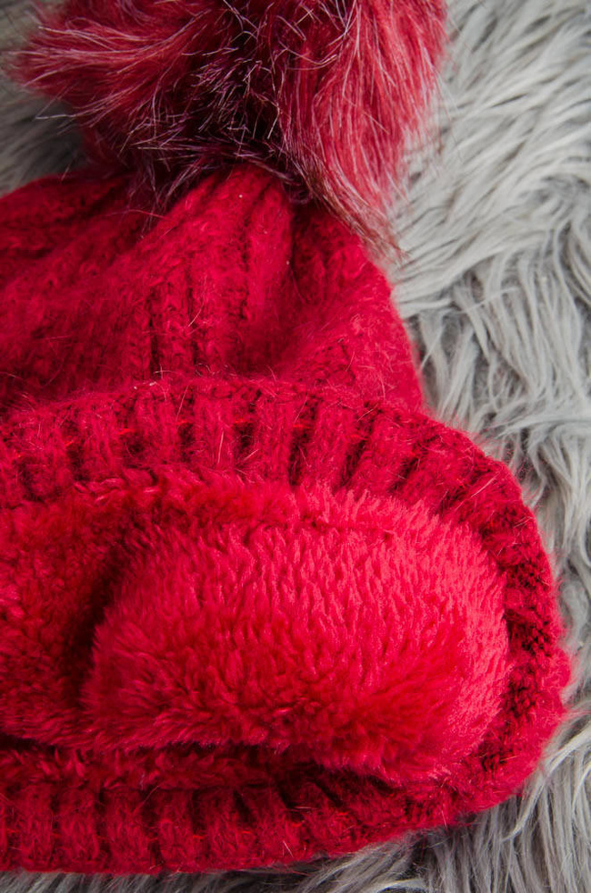 BORDOWA OCIEPLANA CZAPKA Z POMPONEM