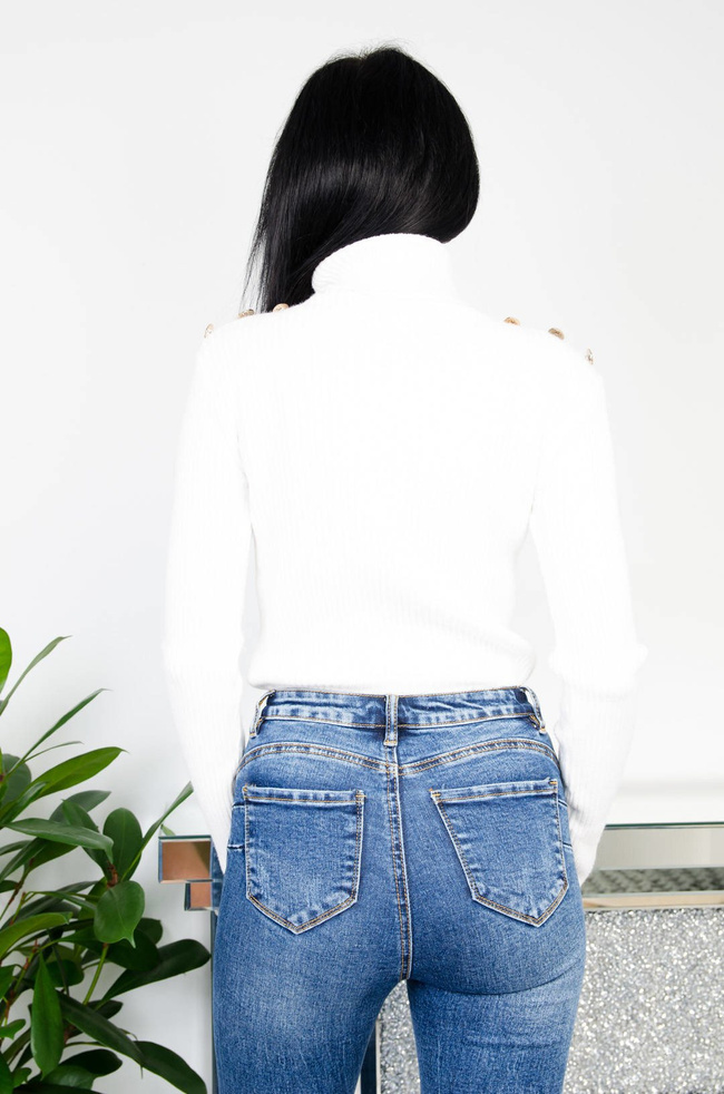 KREMOWY PRĄŻKOWANY GOLF ZE ZŁOTYMI GUZIKAMI