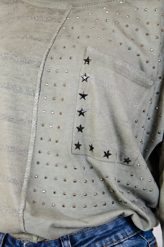 Zielona bluzka z aplikacjami