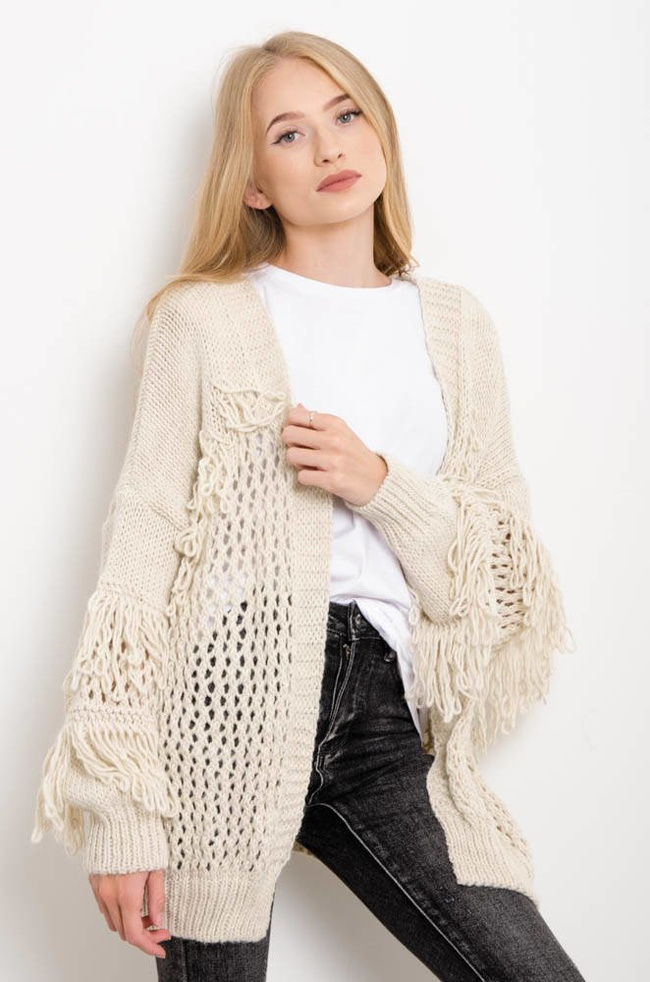 AŻUROWA NARZUTKA Z FRĘDZLAMI W KOLORZE BEŻOWYM