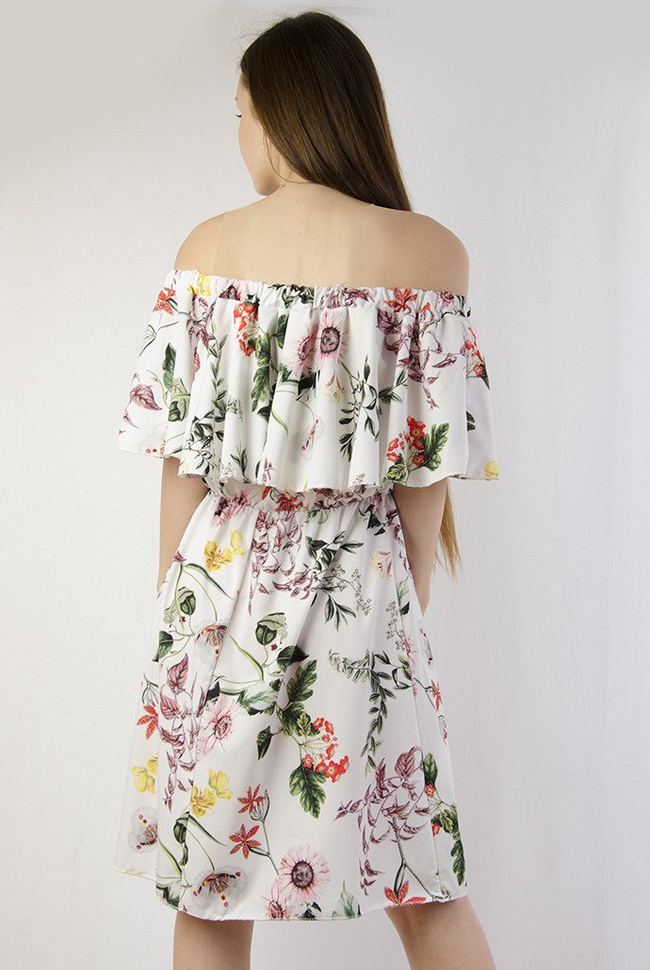 Biała sukienka w kwiatowy wzór z gumką w pasie