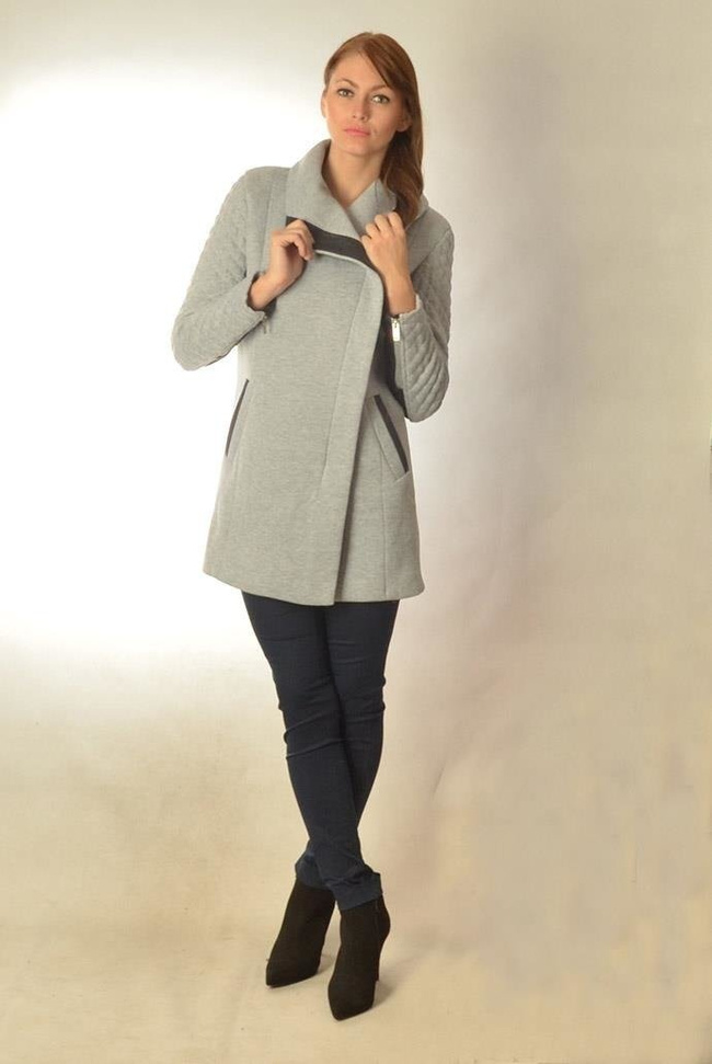 Jasnoszary płaszcz