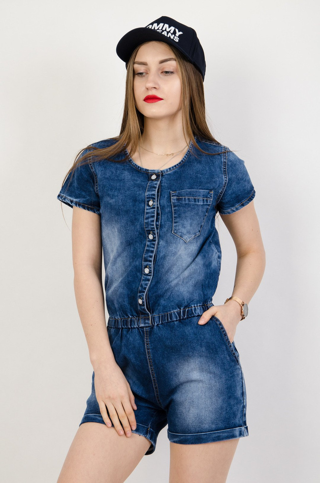 Krótki kombinezon jeansowy zapinany na guziki