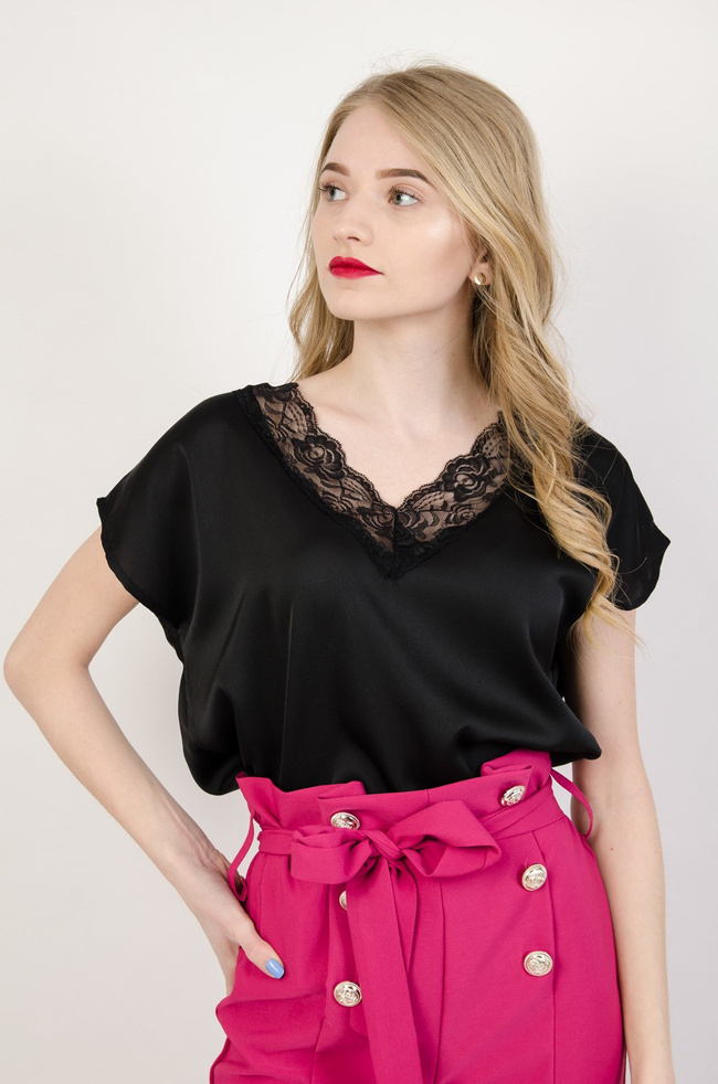 Czarna satynowa bluzka