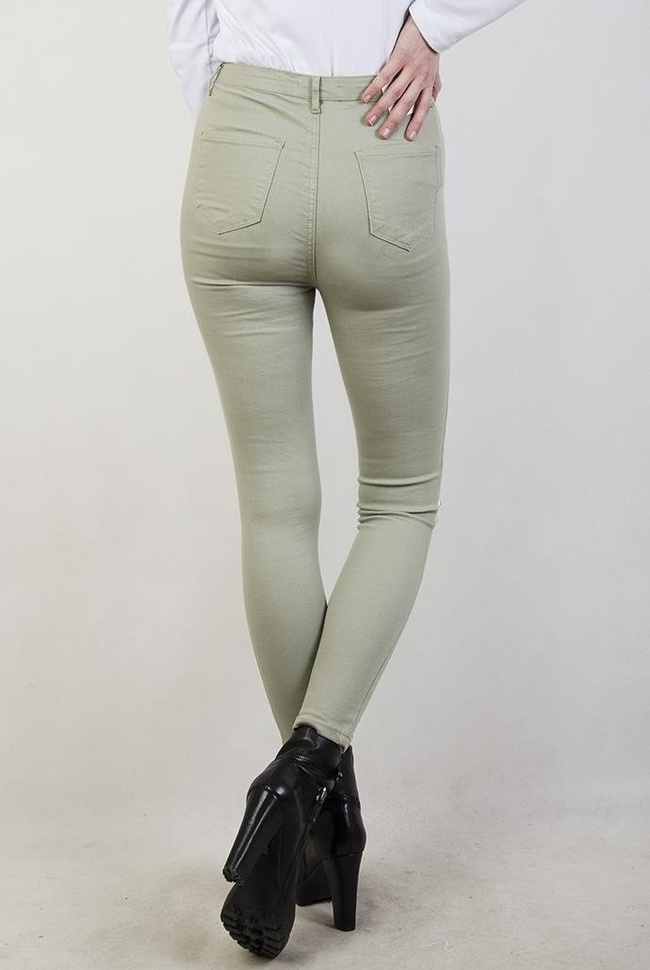 Jasnozielone spodnie skinny jeans z ćwiekami i dziurami