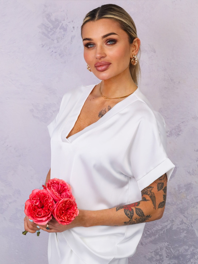 BLUZKA SATYNOWA Z DEKOLTEM W SEREK- BIAŁA