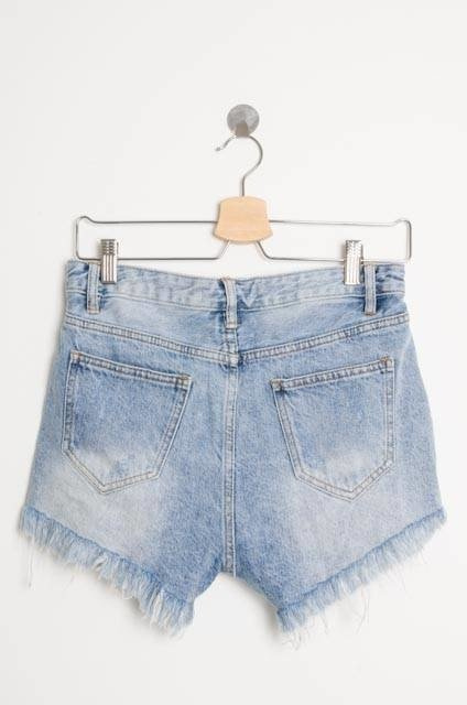 JASNE JEANSOWE SZORTY Z PRZETARCIAMI-WYSOKI STAN