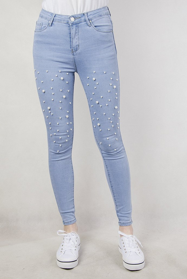 Jasne spodnie jeansowe z koralikami oraz cyrkoniami