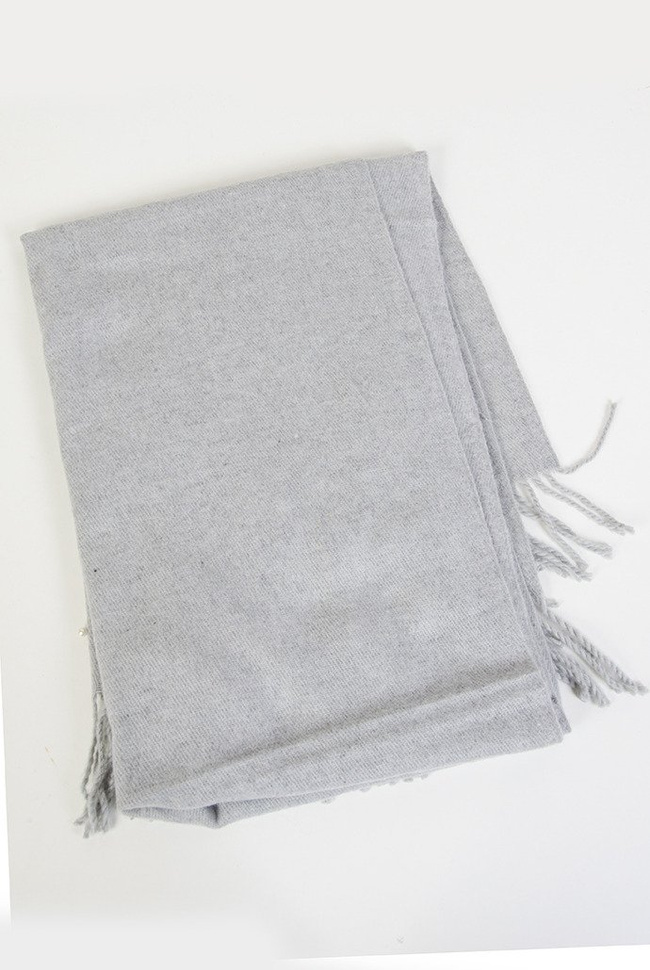 Jasnoszary szal z koralikami