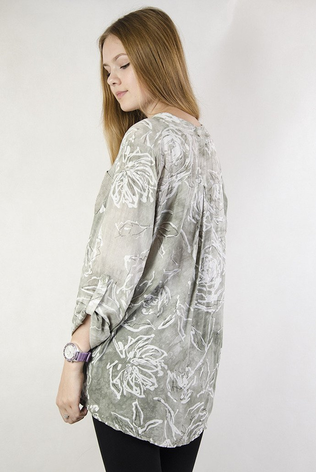 Zielona koszula w białe wzory