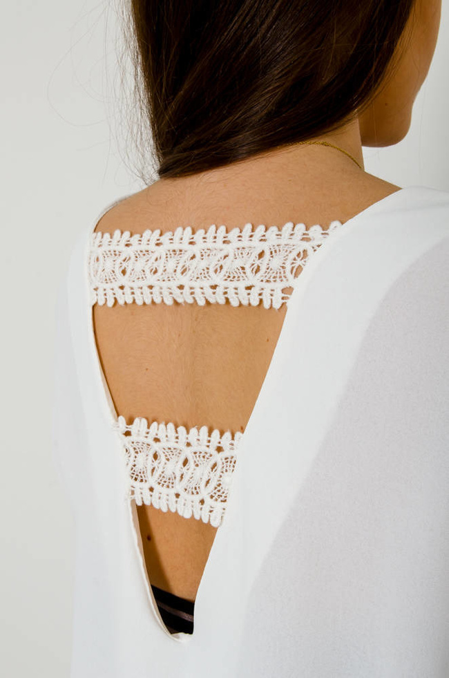 BIAŁA ELEGANCKA BLUZKA Z WYCIĘCIEM I KORONKĄ NA PLECACH