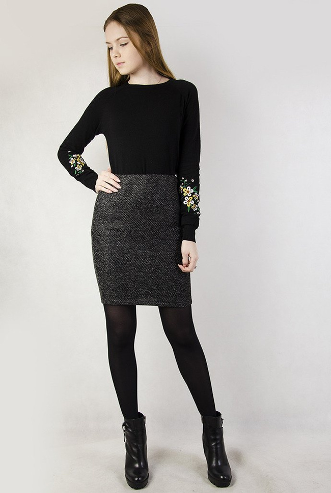 Czarna przylegająca spódnica przeszywana srebrną nicią