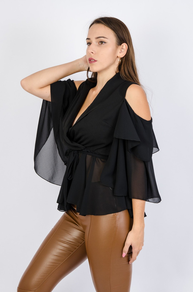 Czarna bluzka hiszpanka z odkrytymi ramionami