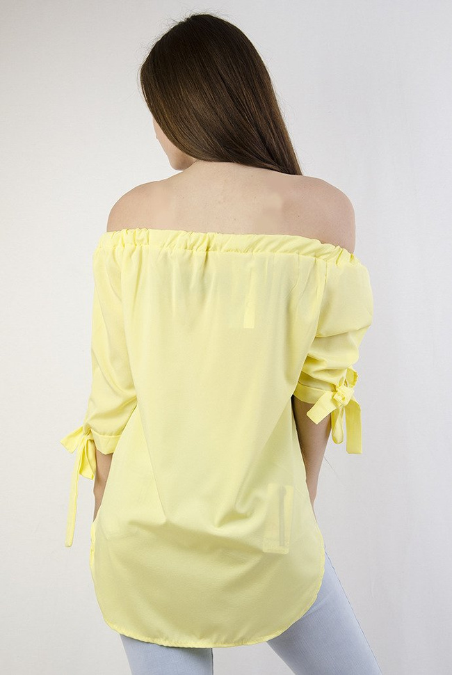 Żółta bluzka z odkrytymi ramionami