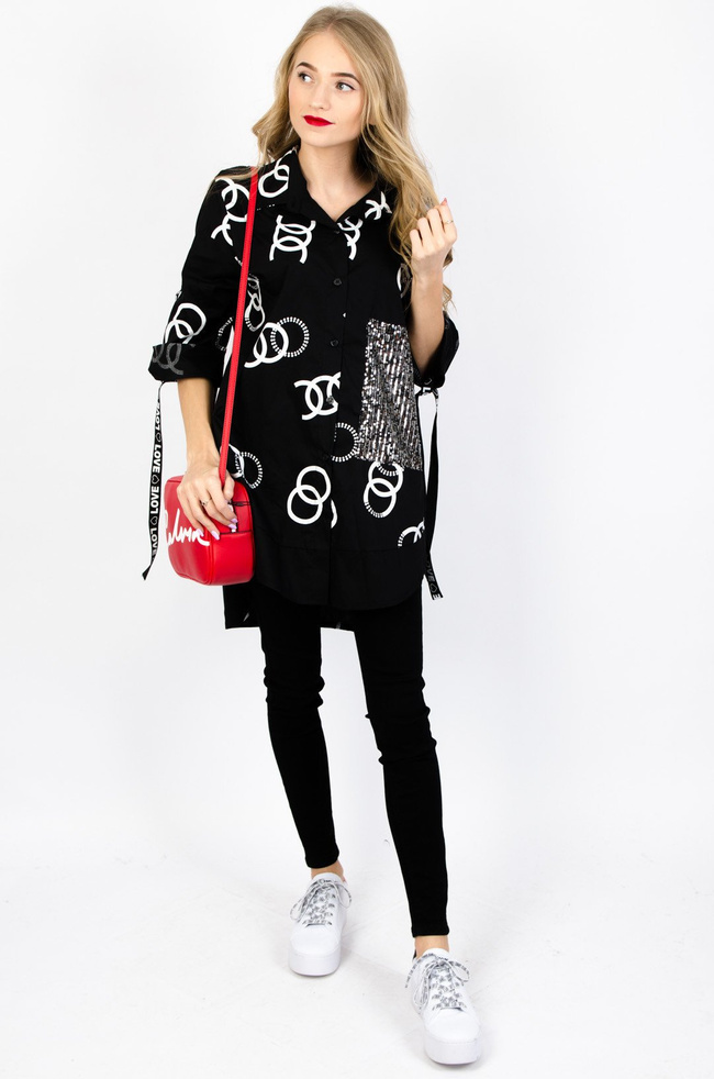 Czarna koszula z wzorem cc oraz cekinową kieszenią