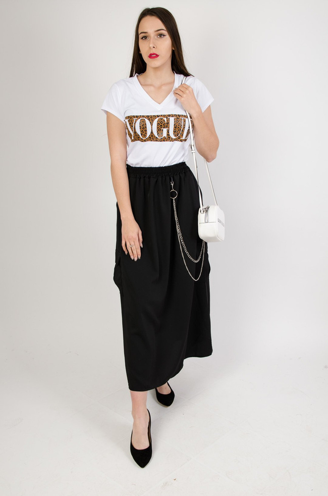 Długa czarna spódnica z kieszeniami oraz łańcuszkiem