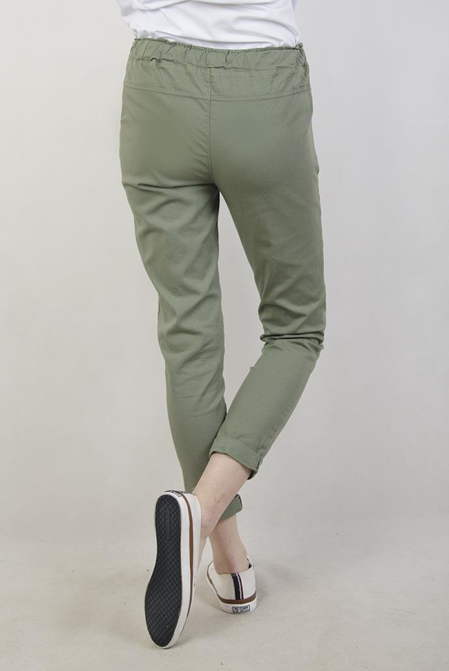 Zielone spodnie z wiązaniem i gumą w pasie