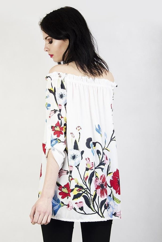 Biała bluzka w motyw kwiatowy, z hiszpańskim dekoltem