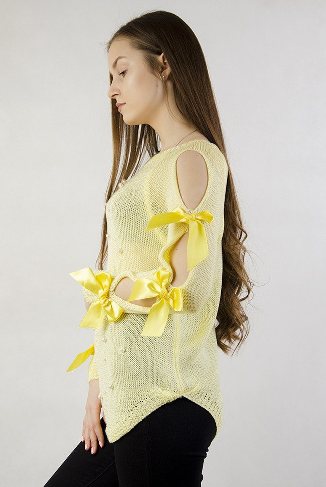 Żółty sweter z koralikami