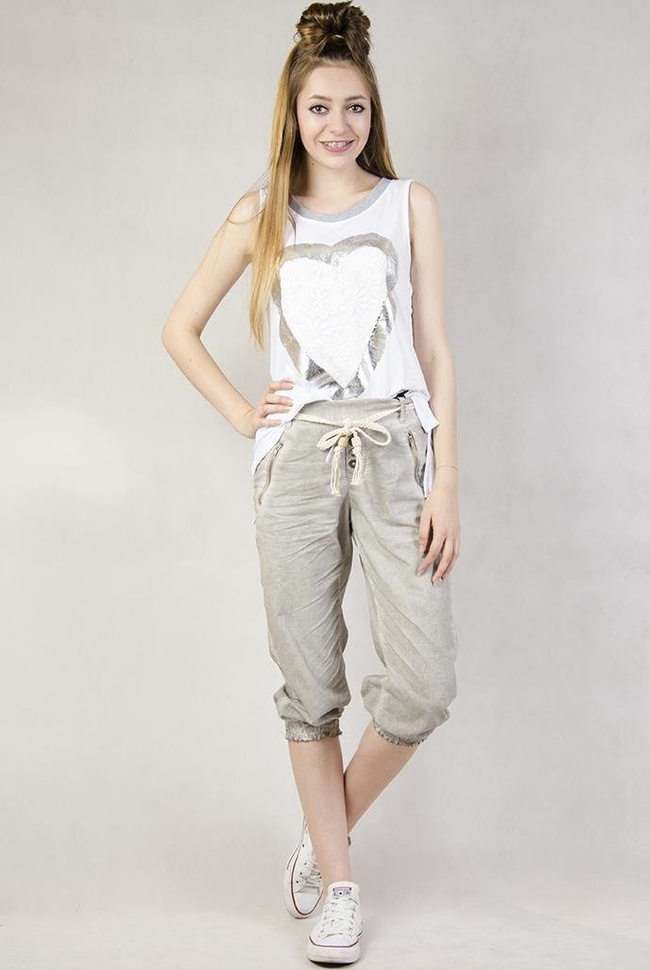 Biała bluzka z sercem z koronką