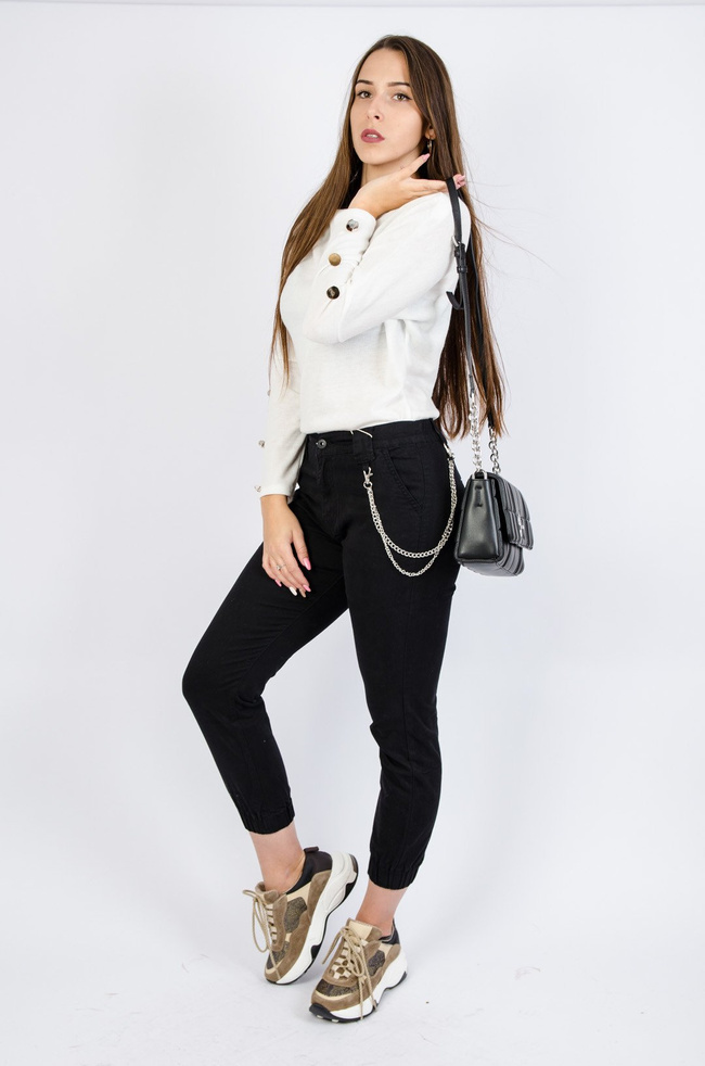 Biała dzianinowa bluzka