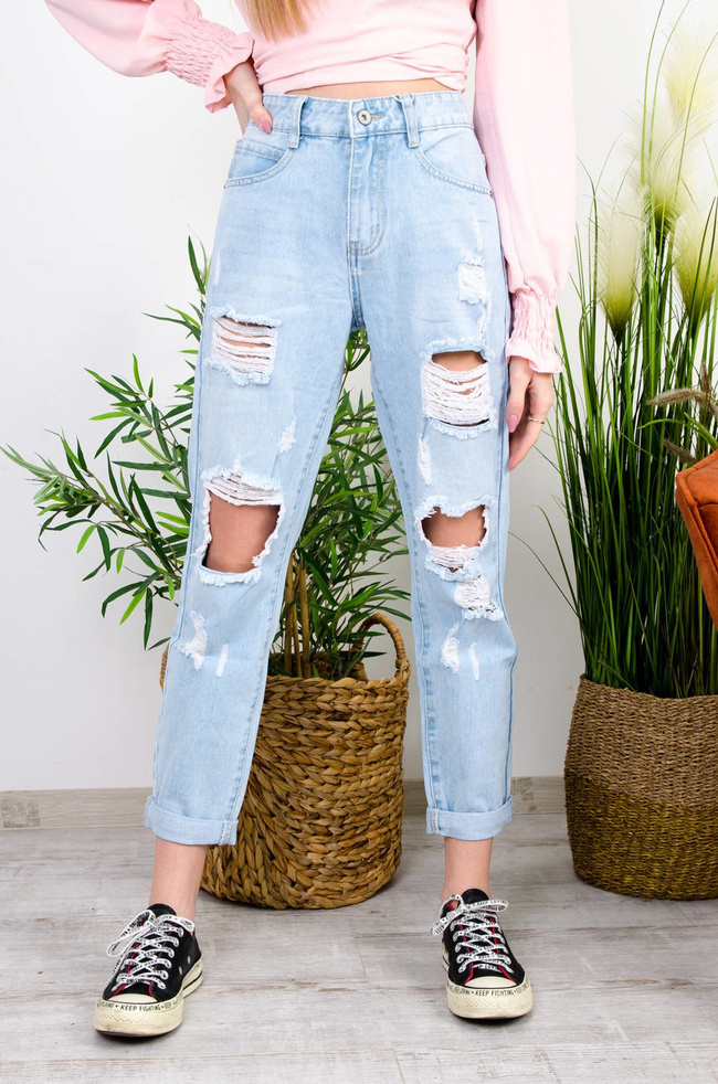JASNE JEANSY MOM FIT Z DZIURAMI-WYSOKI STAN