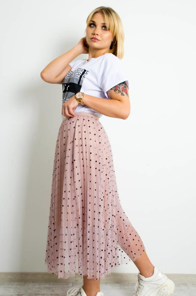 RÓŻOWA PLISOWANA SPÓDNICA MIDI Z TIULU W CZARNE KROPKI