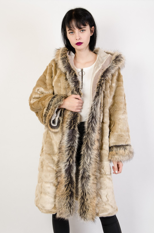 Beżowe sztuczne futro z kapturem