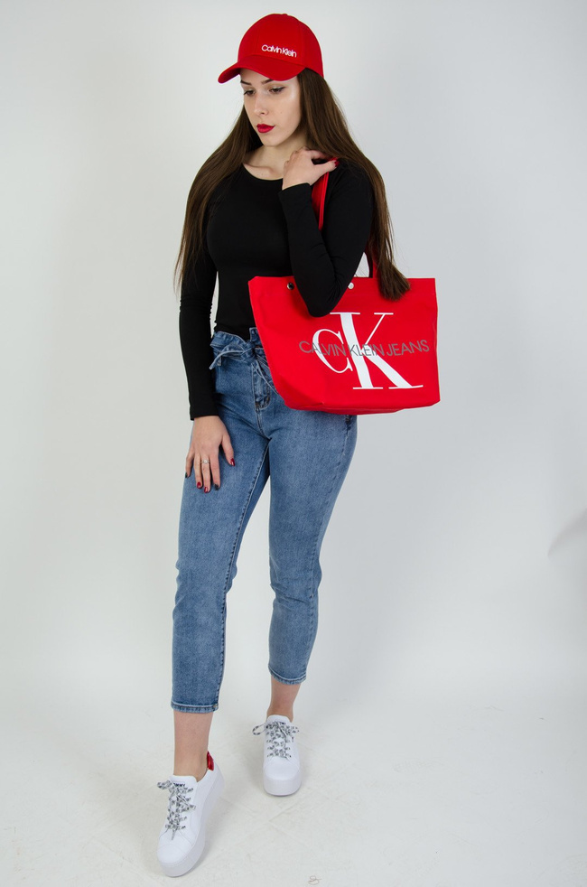 Jeansowe haremki z wysokim stanem oraz wiązaniem w pasie