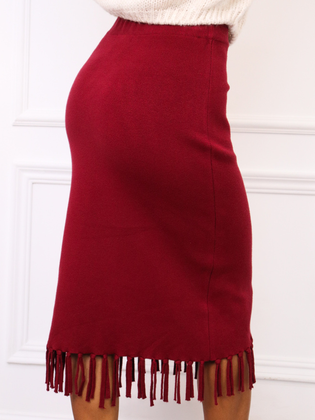 DZIANINOWA SPÓDNICA MIDI ZAKOŃCZONA FRĘDZLAMI-BORDOWA