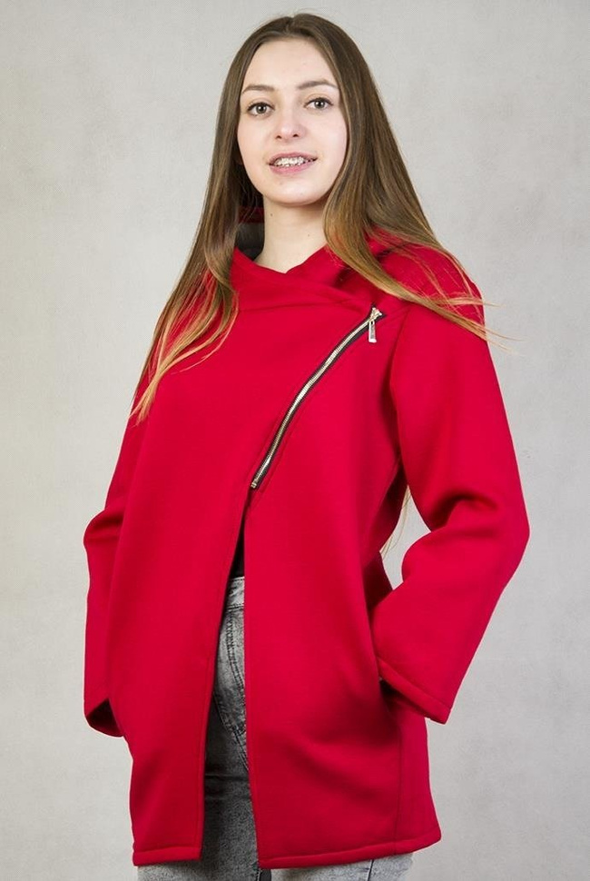 Czerwona narzutka zapinana na zamek, z dwoma kieszeniami