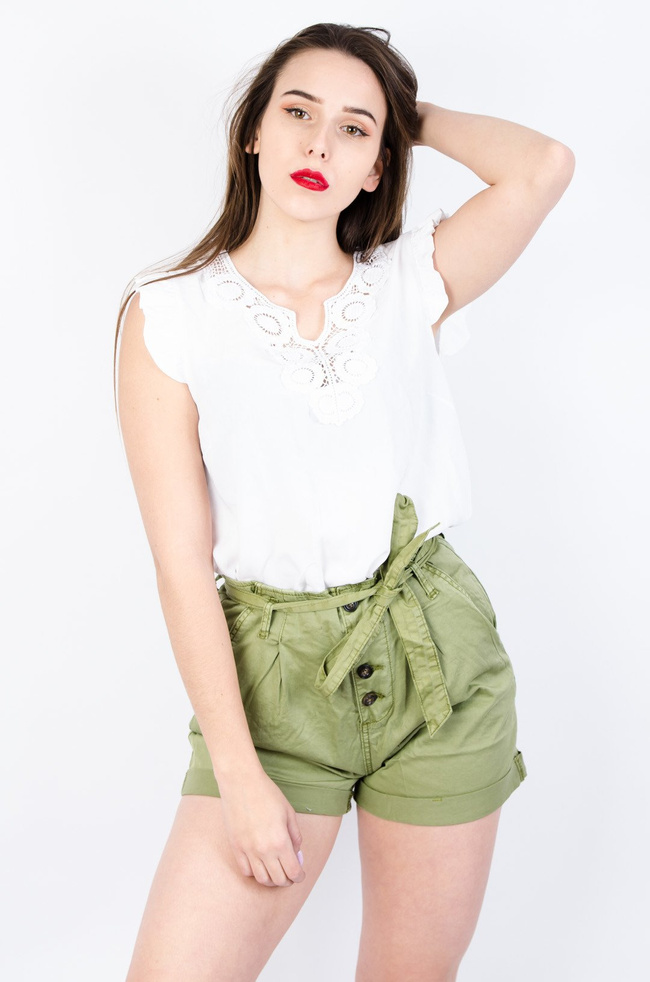 BIAŁA BLUZKA Z AŻUROWYMI WSTAWKAMI