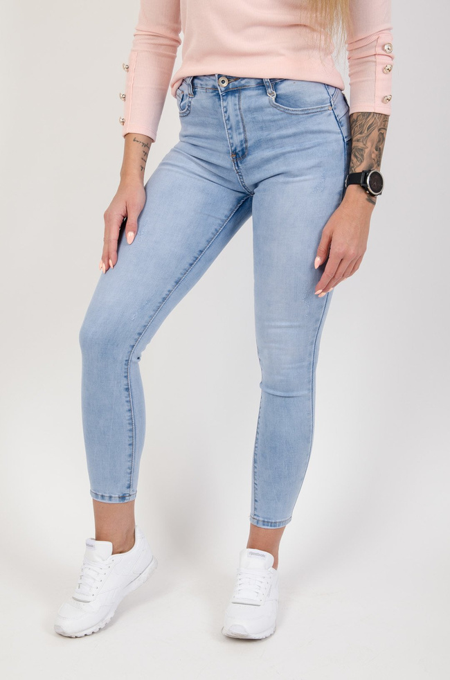 Jasne spodnie jeansowe push up z delikatnymi przetarciami