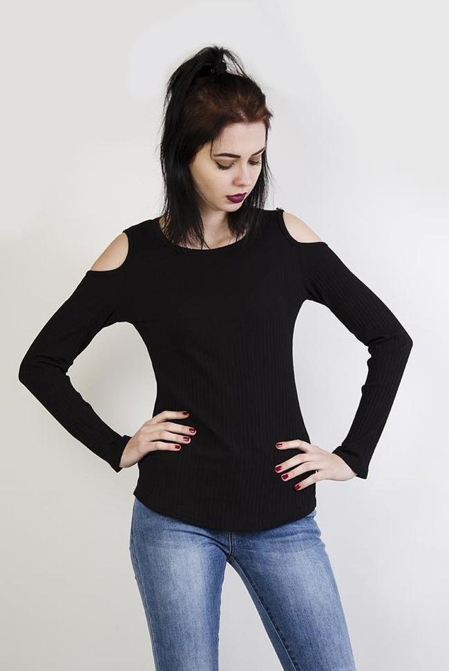 Czarna prążkowana bluzka z wycięciami na ramionach