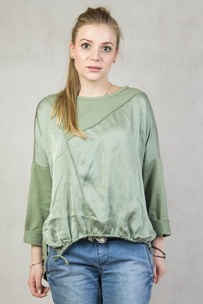 Zielona, asymetryczna bluzka z satyną