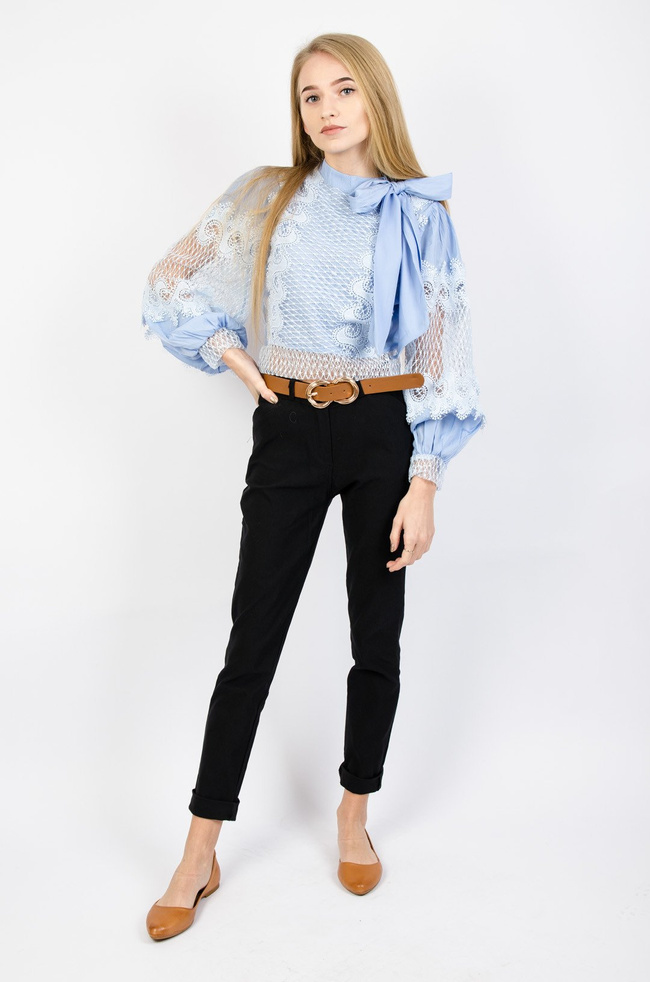 NIEBIESKA AŻUROWA BLUZKA Z BUFIASTYMI RĘKAWAMI