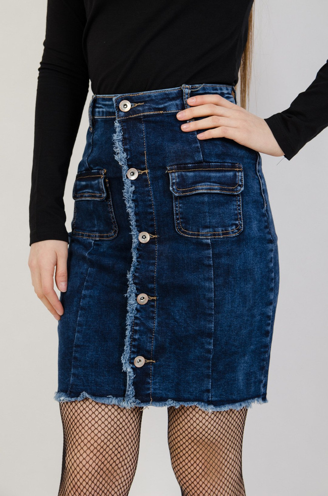 Jeansowa spódnica zapinana na guziki