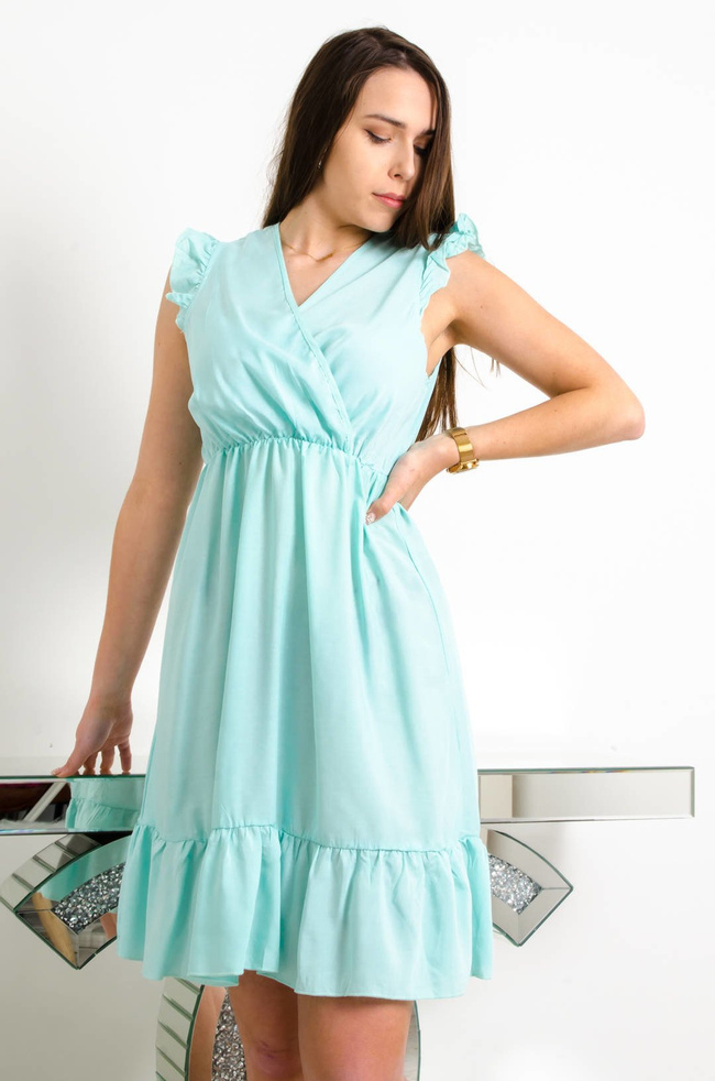 NIEBIESKA KRÓTKA ZWIEWNA SUKIENKA Z KOPERTOWYM DEKOLTEM 