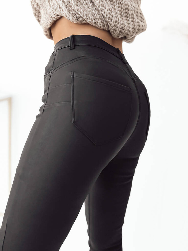 CZARNE SPODNIE WOSKOWANE PUSH UP Z WYSOKIM STANEM